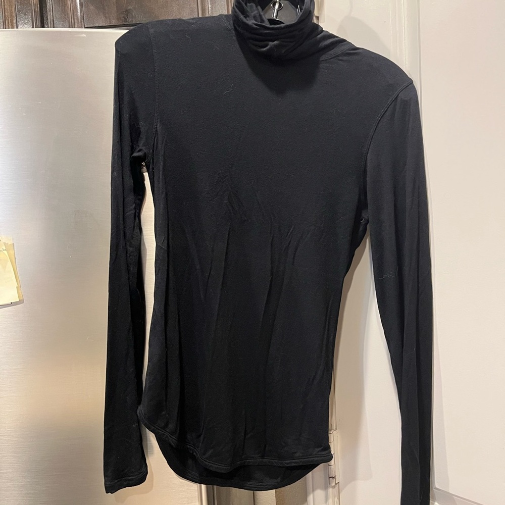 Kit and Ace Black Fitted Long Sleeve Tee
